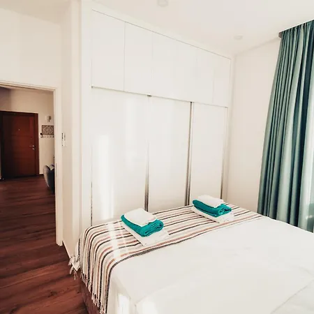 Panoramic View 250m To Sea Pool Apartament