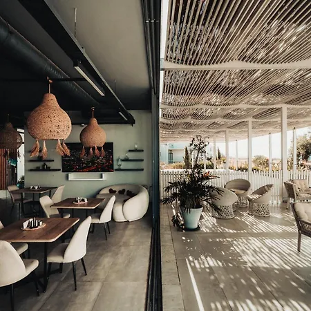 Panoramic Sea & Mountain View Penthouse With Private Rooftop, Pools & Apartment Akanthou