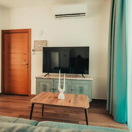 Panoramic Sea & Mountain View Penthouse With Private Rooftop, Pools & * Akanthou