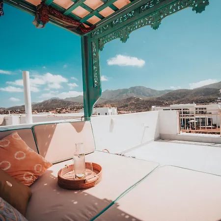 Panoramic View 250m To Sea Pool Apartment