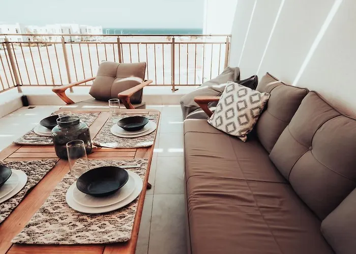 Panoramic View 250m To Sea Pool