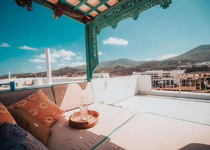 Panoramic View 250m To Sea Pool アパート